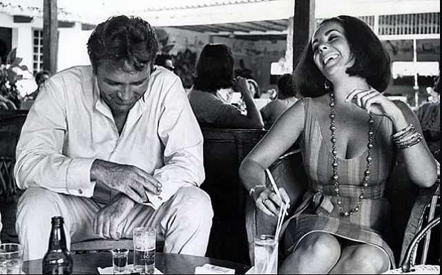 Elizabeth Taylor y Richard Burto en Puerto Vallarta
